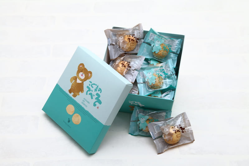 こぐまのでべそ（写真提供：有限会社益野製菓）。