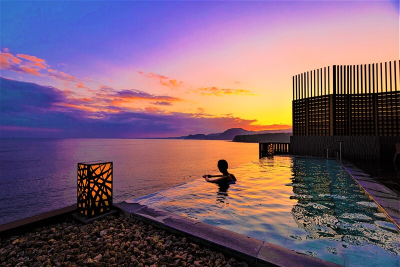 海一望絶景の宿 いなとり荘の露天風呂「蒼空-Sora-」（写真提供：海一望絶景の宿 いなとり荘）。