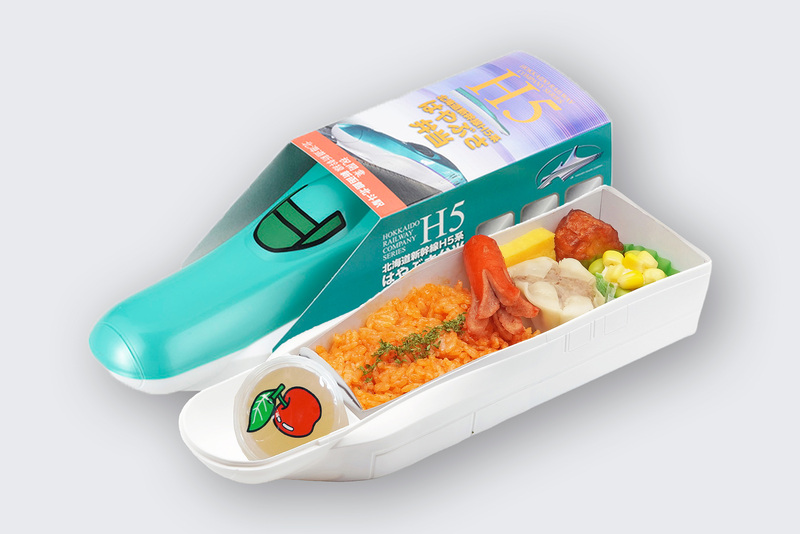 北海道新幹線H5系はやぶさ弁当（写真提供：株式会社吉田屋）。