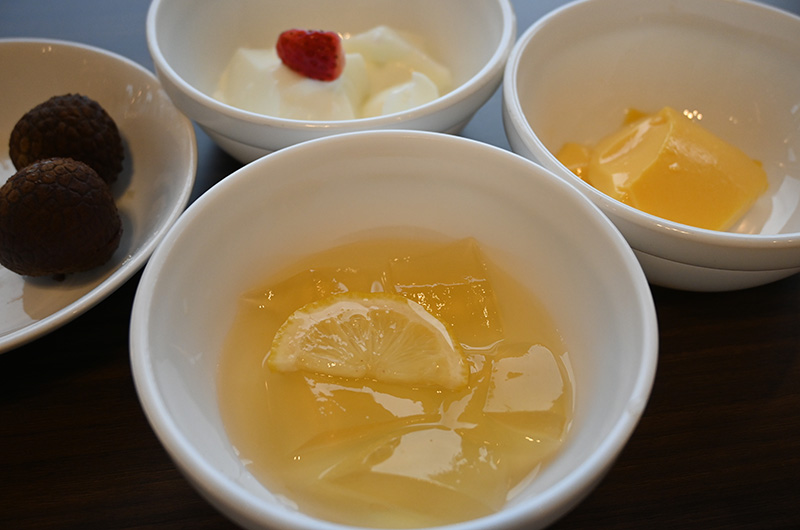 愛玉子ゼリー　写真手前