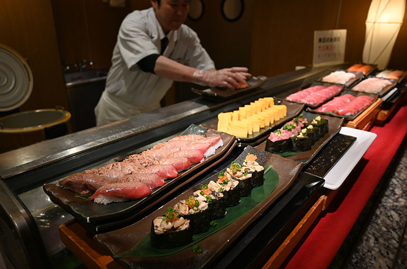 職人が目の前で握る寿司