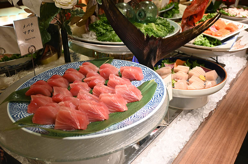 メバチマグロ（手前）、メカジキ（中）、銀鮭（奥）