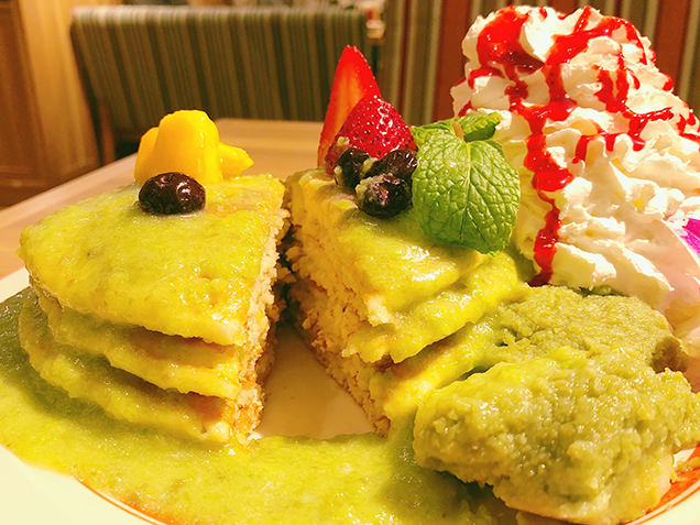 Eggs 'n Things 仙台店　仙台店限定「ずんだパンケーキ」 断面